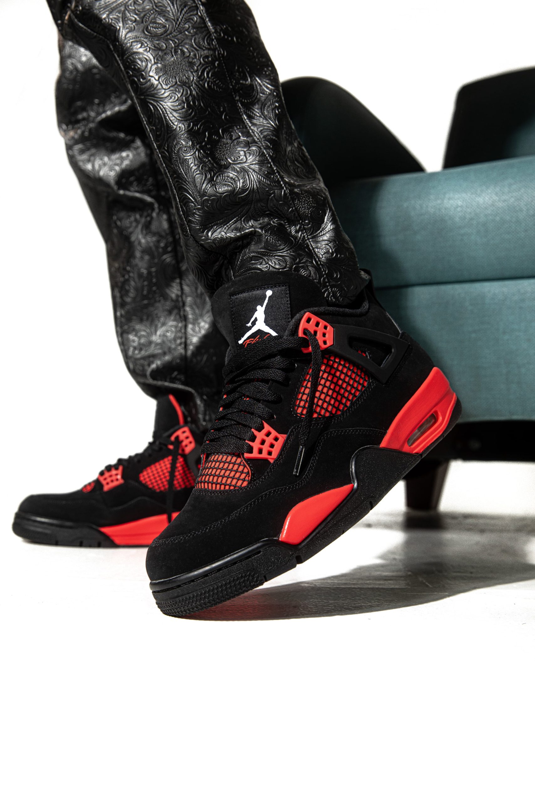 snipes jordan retro 4