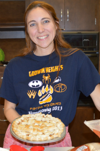 Art teacher Deanne Basse teaches students to make pies to bring home for Thanksgiving