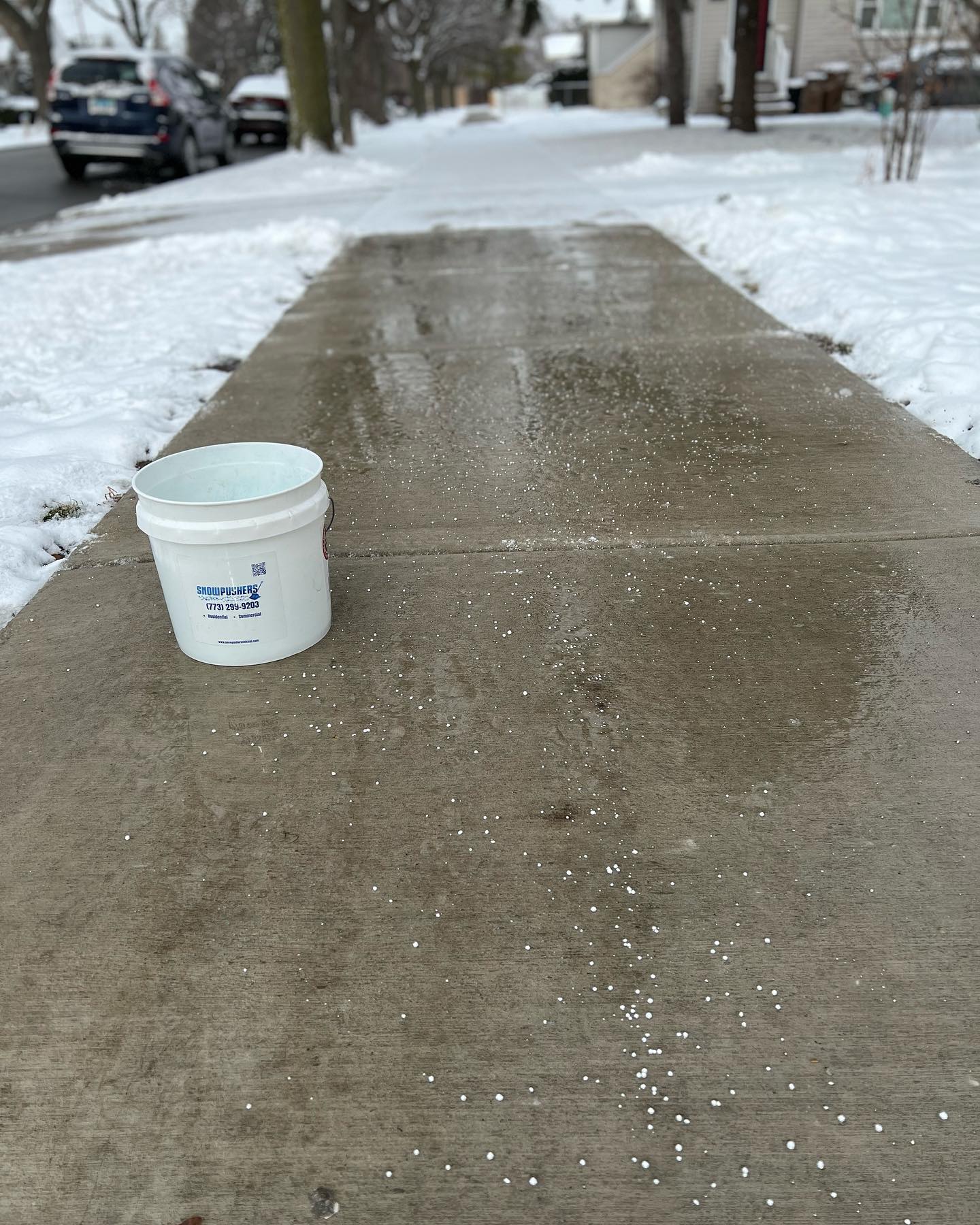 Sidewalk de-icing services in Chicago