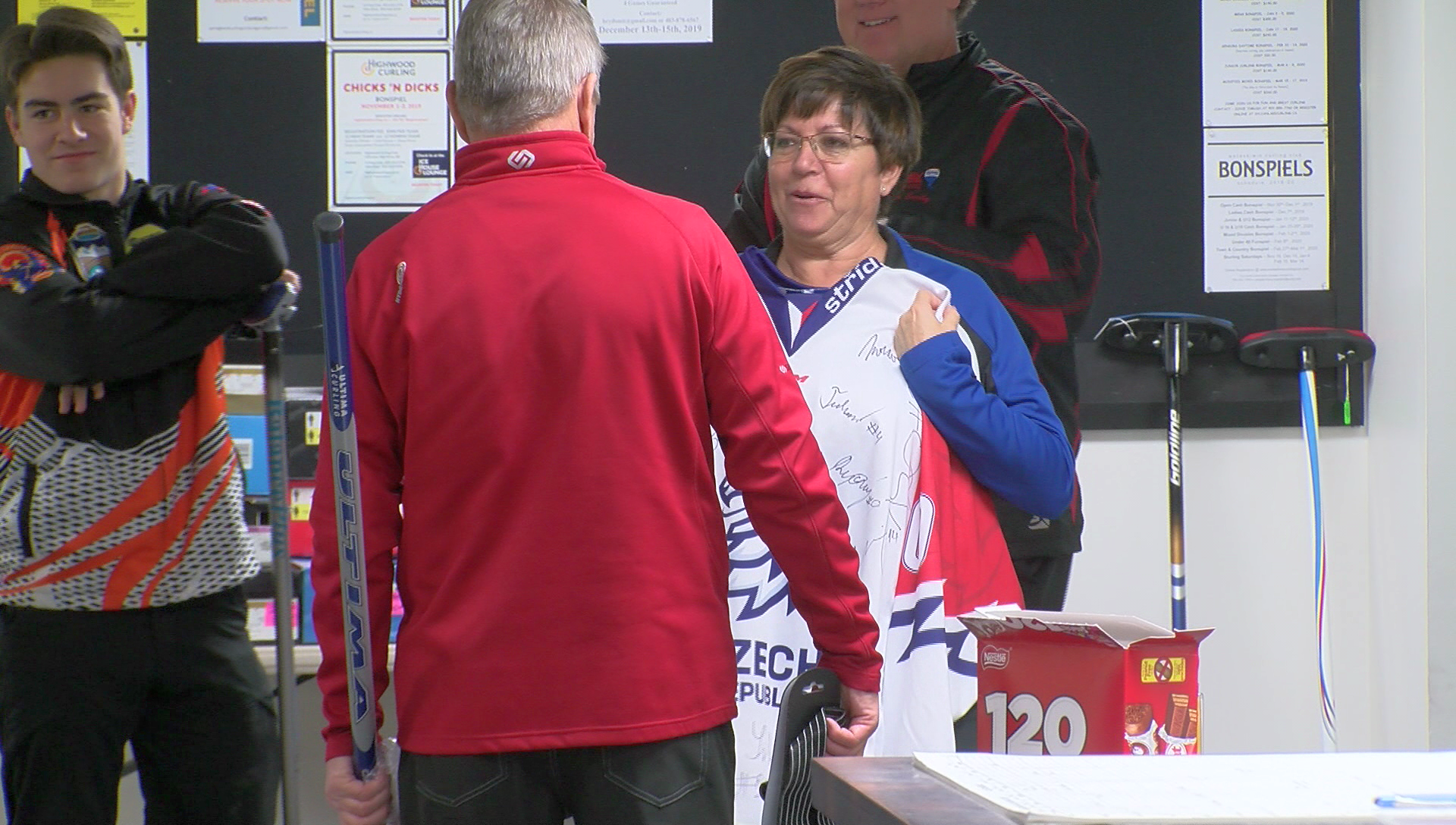 Czech U17 athletes introduced to curling during Canadian visit CHAT