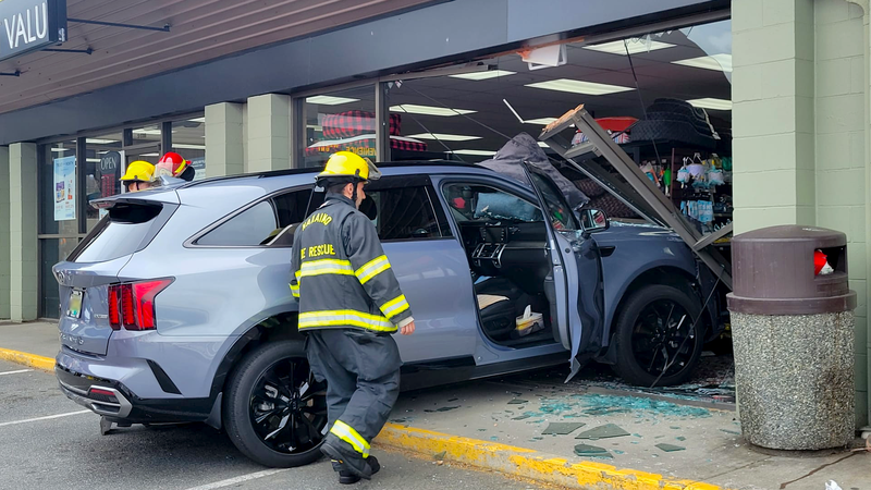 Workers, driver & dog escape injury after SUV smashes into Nanaimo pet store