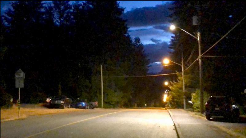 Qualicum Beach Council votes to dial down street light wattage