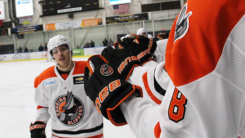 Clippers drop 4-2 decision in Coquitlam