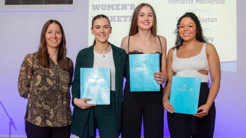 VIU Mariners wrap up successful 2022-23 season with awards ceremony