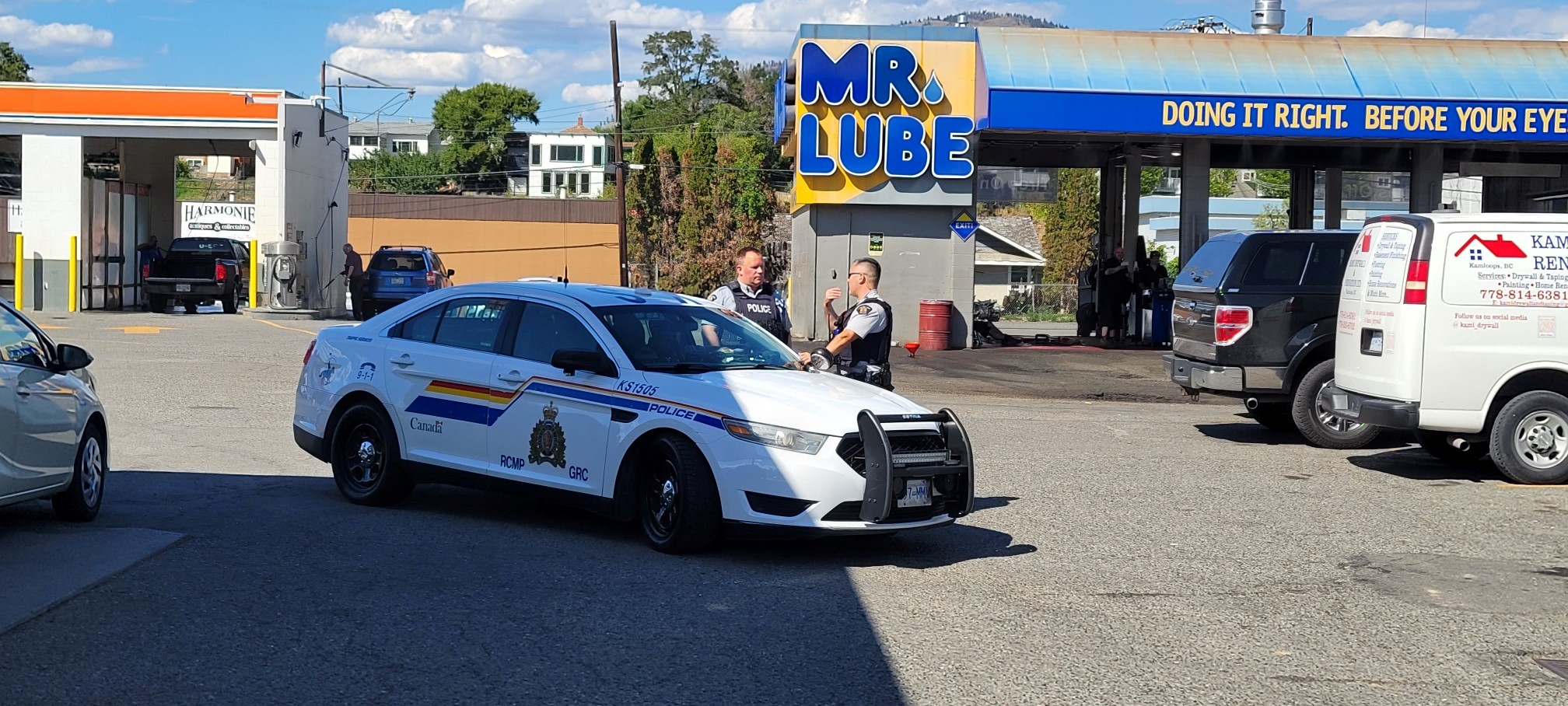 Kamloops RCMP rush to North Shore gas station after weapons call B100