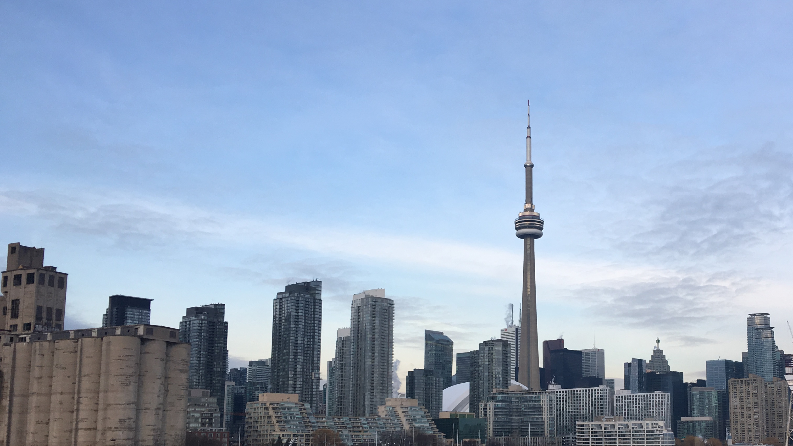A picture of the Toronto skyline during daytime