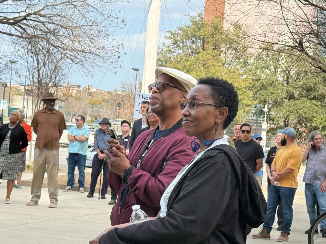 <p class=""><strong>Families rally to raise awareness of Tarrant jail deaths, ‘pattern of neglect’</strong></p>