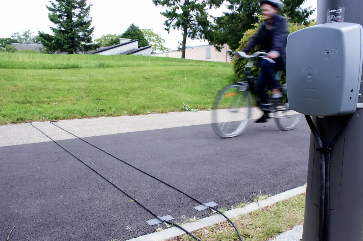  A mobile bike and pedestrian counter for short-term traffic and mode-share studies. Data is automatically uploaded to the cloud dashboard. 