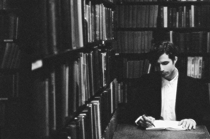 04.12 • Entrance • La Vitrola