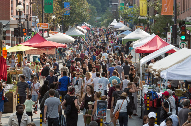 Foire commerciale de l'été sur l'avenue du Mont-Royal