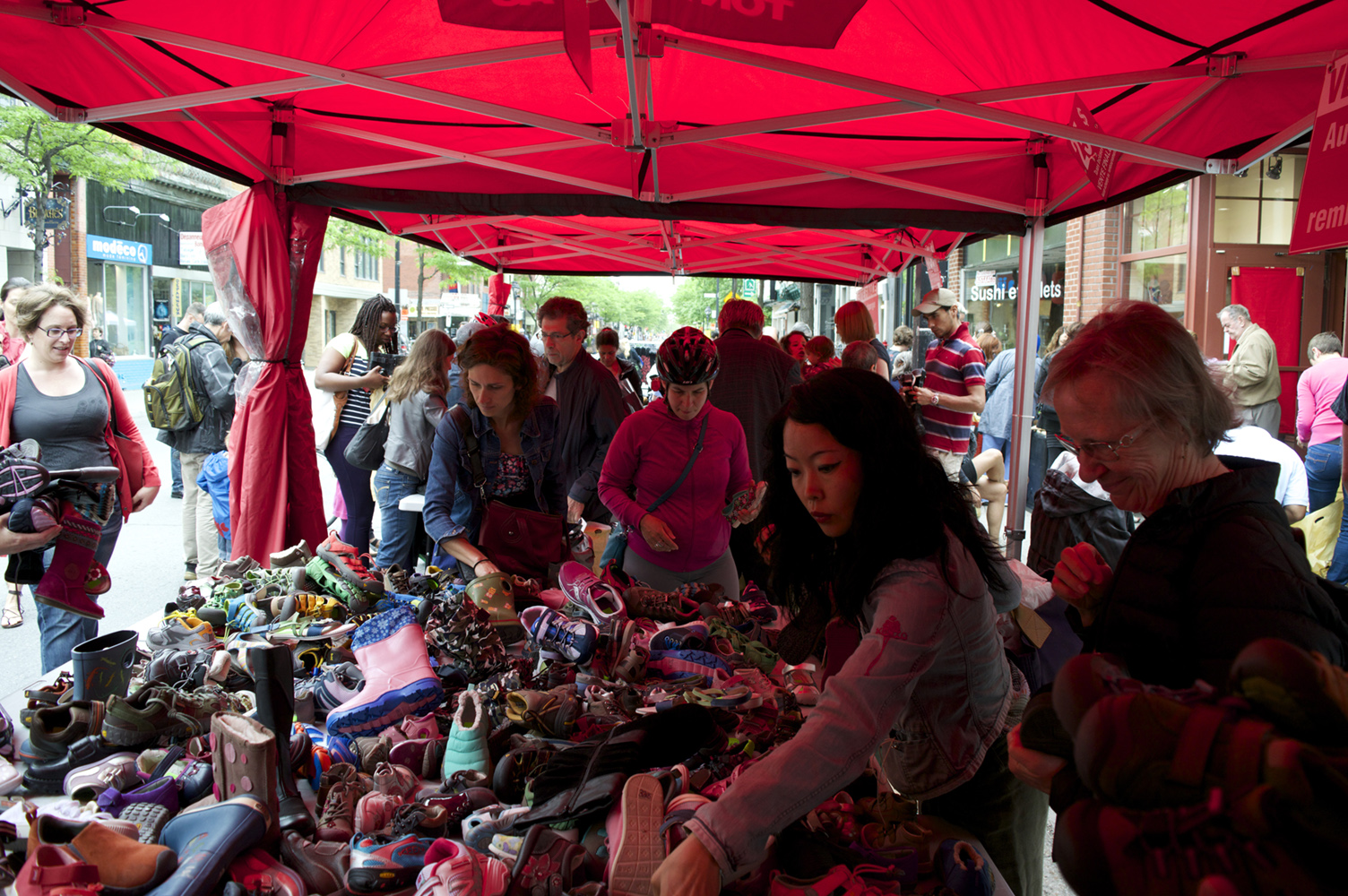 Foire commerciale de l'été sur l'avenue du Mont-Royal