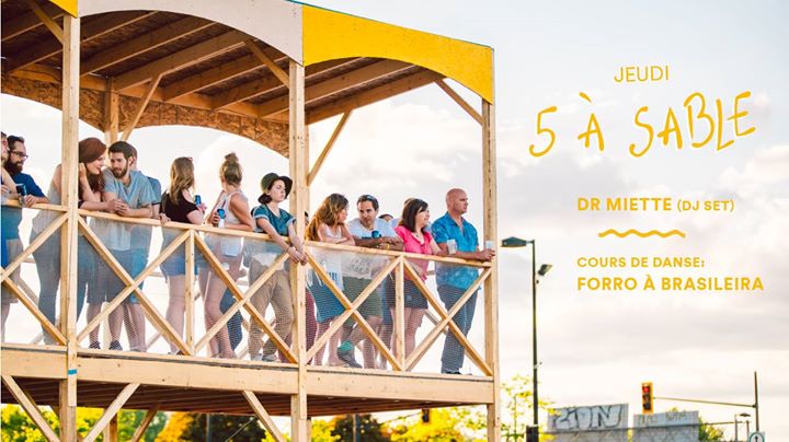 5 à sable 100% vinyle - Village au Pied-du-Courant