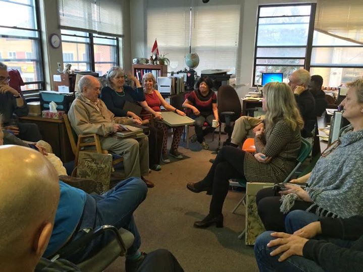 A Friendly Discussion Amicale