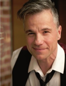 Bruno Pelletier regarde autour