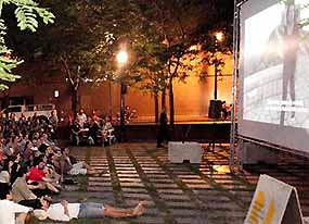 Cinéma urbain à la belle étoile