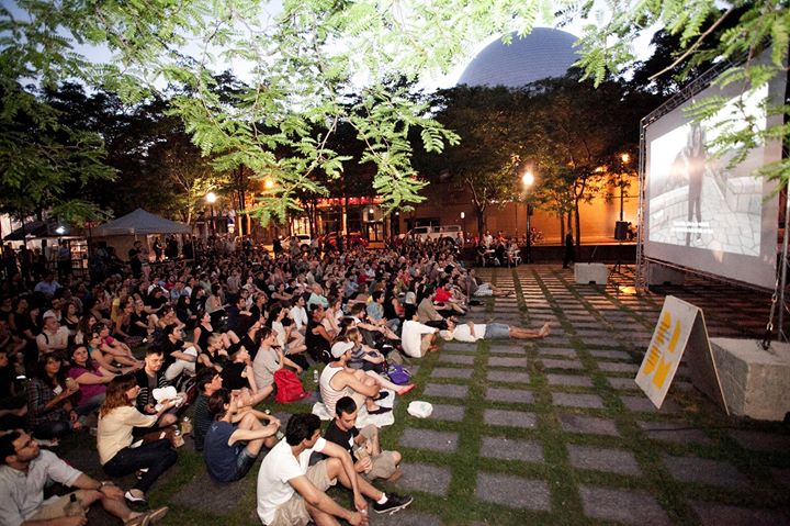 Cinéma urbain à la belle étoile
