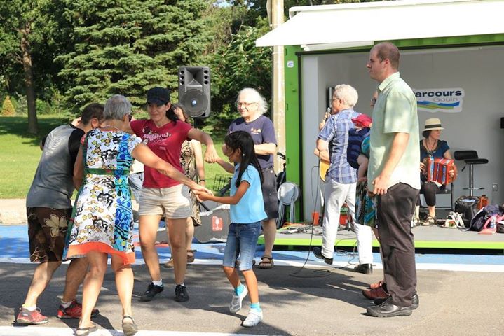 Danses câllées sur le bord de l'eau dans Ahuntsic