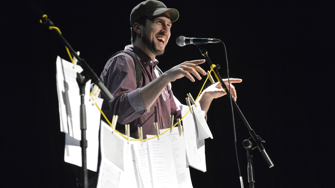 DAVID GOUDREAULT: Au bout de ta langue – Humour debout, et poésie drette