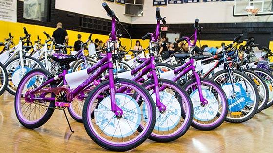 Distribution de vélos neufs / Bike Giveaway