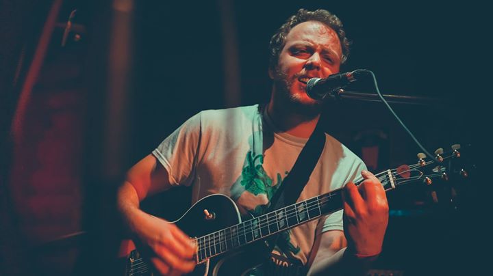 Divan Orange Camp 6@8 présente: Frank Custeau