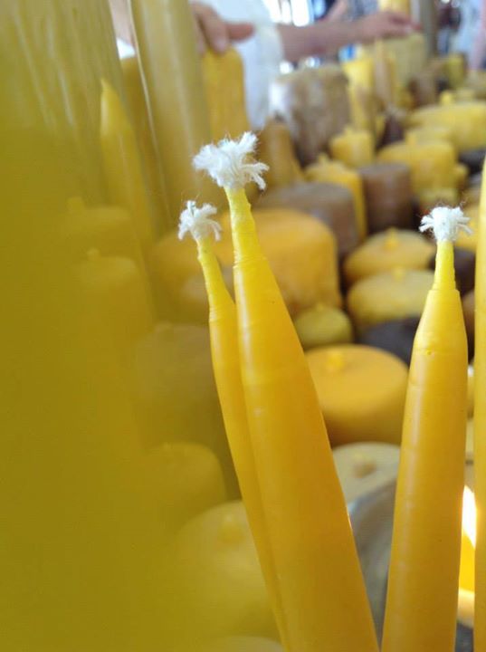 DIY: fabriquer une bougie en cire d'abeille