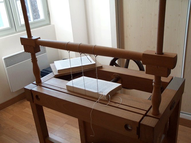 Démonstration de couture sur cahiers, par Josée Dessureault