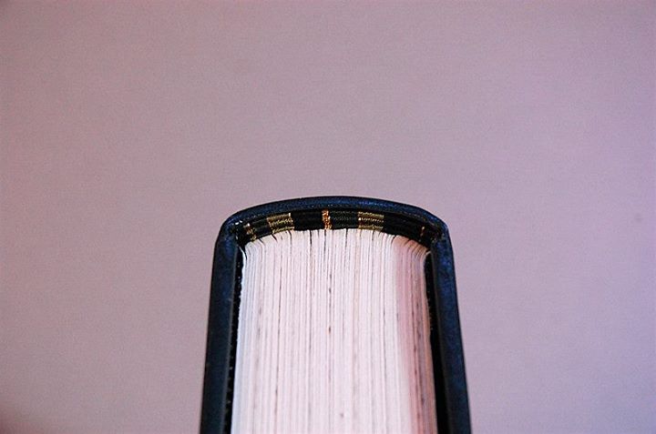 Démonstration de tranchefiles brodées, par Josée Dessureault.