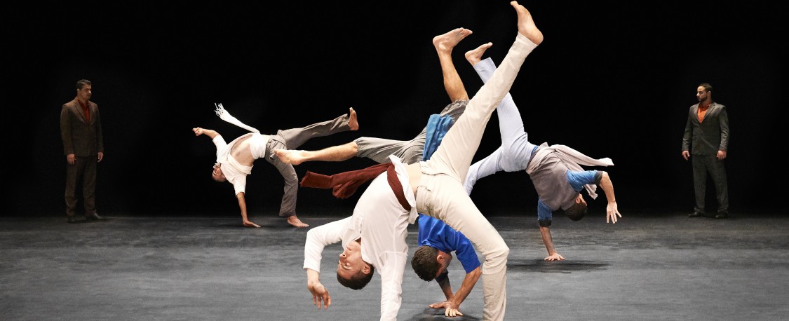 Halka par le Groupe acrobatique de Tanger