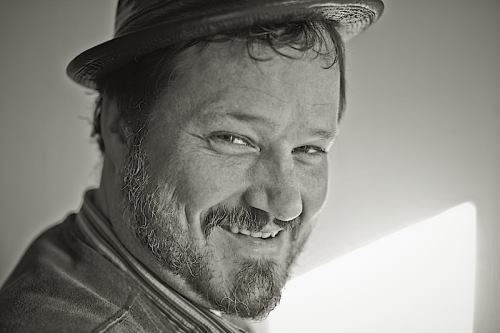 Hello Darlin' presents: Corin Raymond