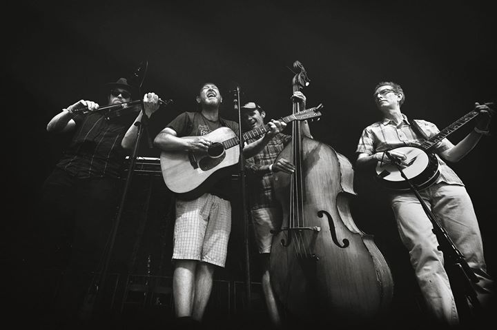 Hello Darlin' presents: Sussex and Notre Dame de Grass