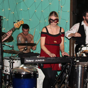 Joli Rouge and Mr. Porky & Ses Cochonnets at Bar Pub St-Denis (May 30, 2015)