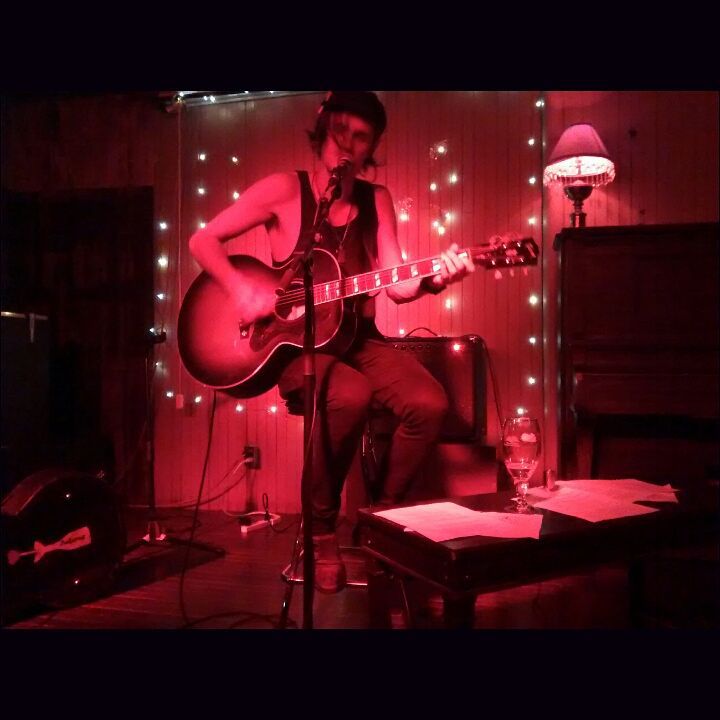 Julian Walker LIVE@COURCELLE