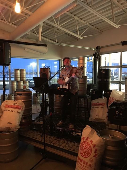 Le chansonnier Alexis Arbour est en Show au Bar Baron à Montreal 