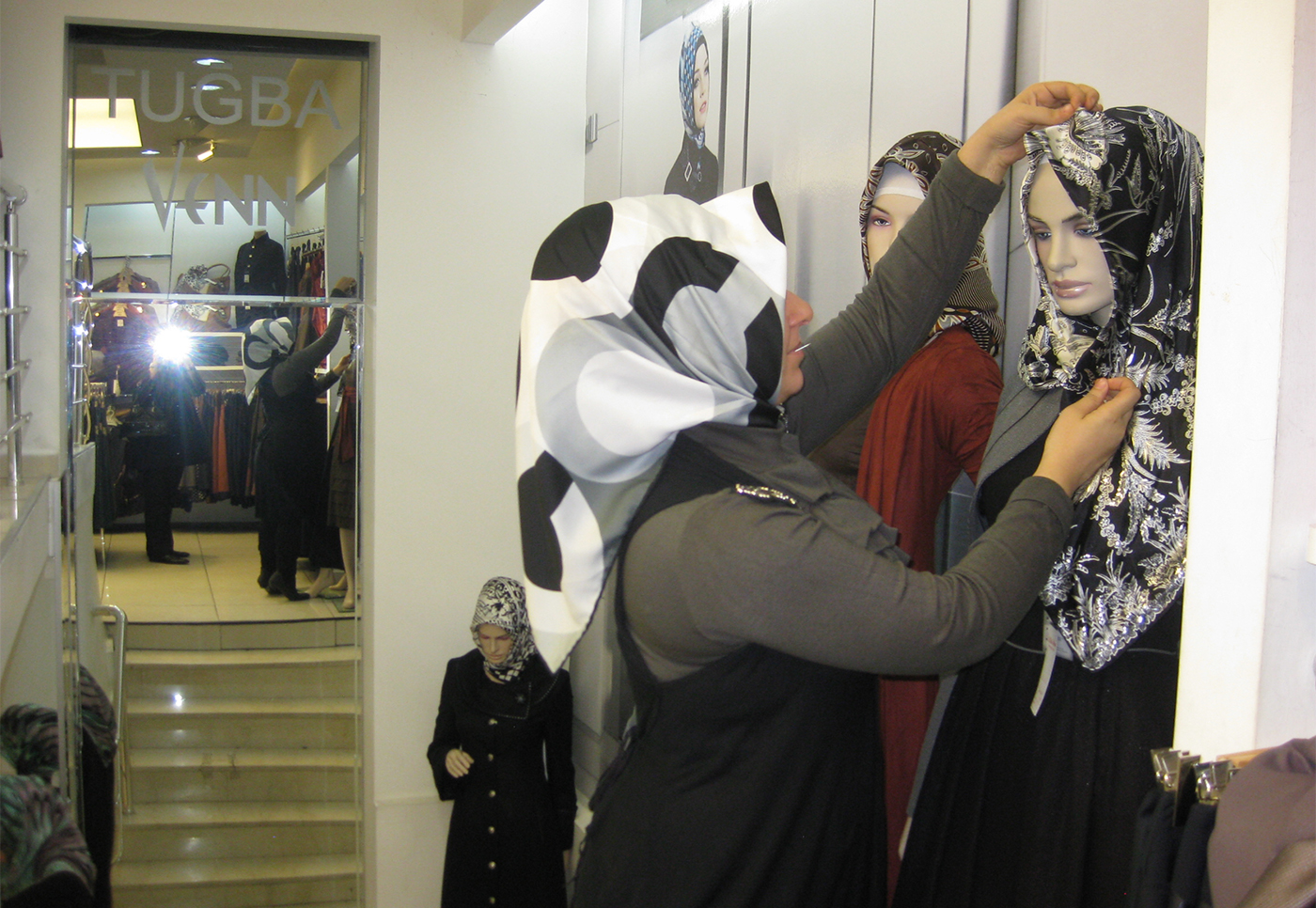 LE RELIGIEUX ET LE VESTIMENTAIRE: FOI, MODE ET POLITIQUE