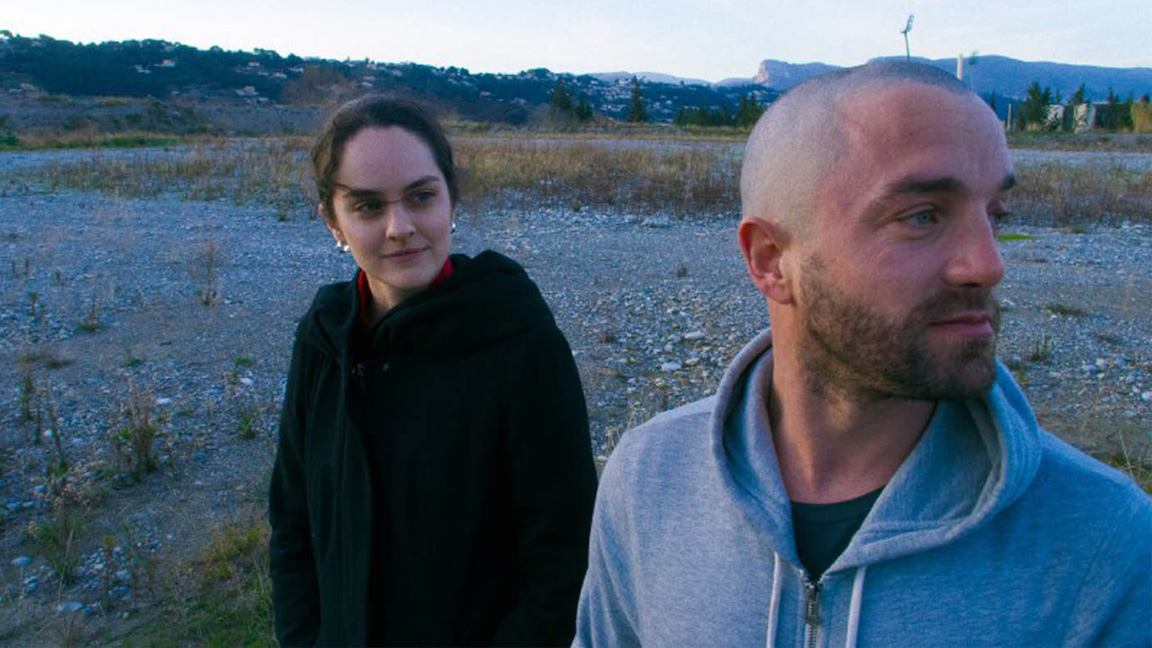 Les drapeaux de papier de Nathan Ambrosioni: Guillaume Gouix, Noémie Merlant,, Sébastien Houbani, Jérôme Kircher.
