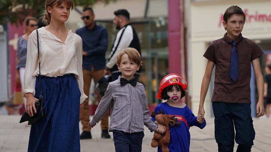 LES ÉBLOUIS de Sarah Suco: Camille Cottin, Céleste Brunnquell, Jean-Pierre Darroussin, Éric Caravaca.