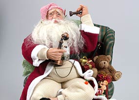 Les Pères Noël débarquent au Musée Stewart