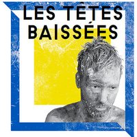 Les têtes baissées