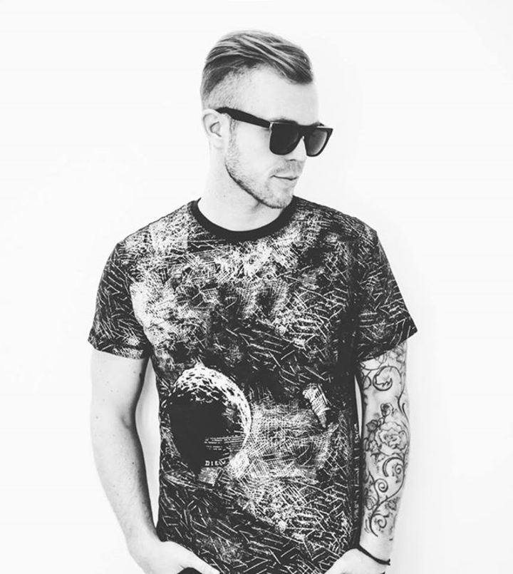 Mike Vale + Uppercut & V.RO