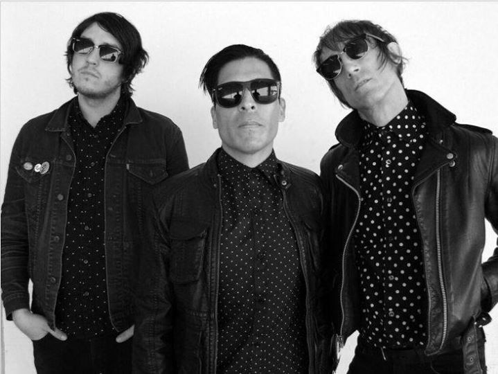 MOVING UNITS - Le Divan Orange