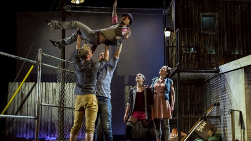 NOUS SOMMES 1000 EN EQUILIBRE FRAGILE