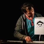 Petit bonhomme en papier carbone