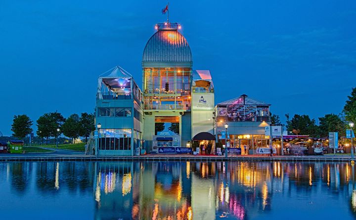 Réseautage MTL aux terrasses Bonsecours! Networking.