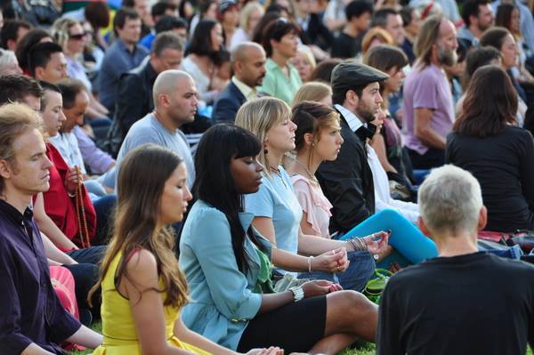 S'asseoir ensemble à Montréal