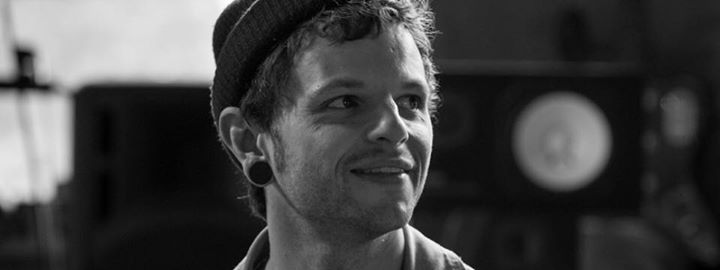 Sam Harvey à la Place des Arts