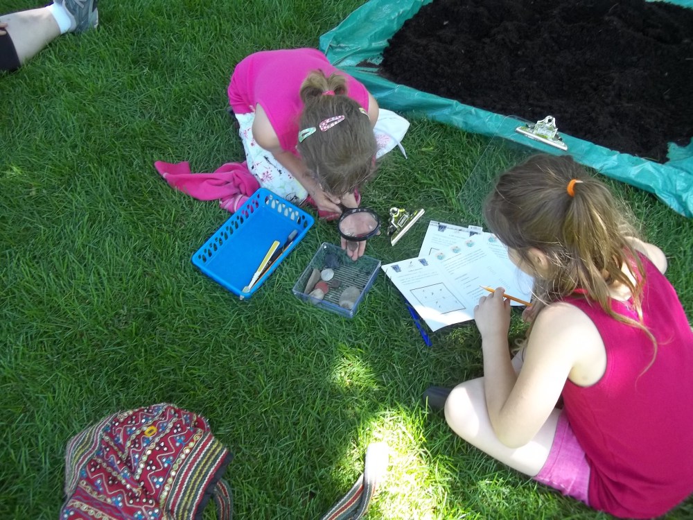 Simulation de fouilles archéologiques à la Maison Nivard-De Saint-Dizier