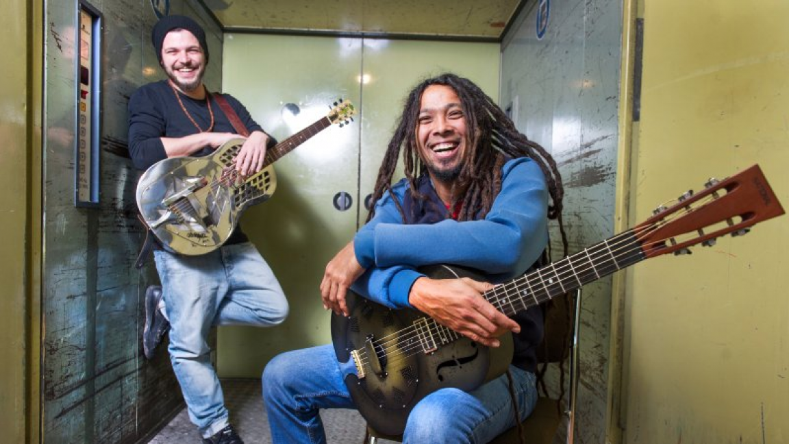 The TWO au Verre Bouteille: The TWO