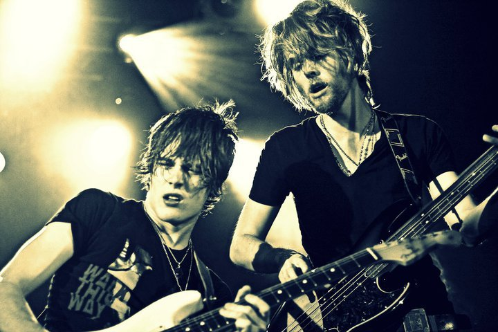 Tyler Bryant & the Shakedown