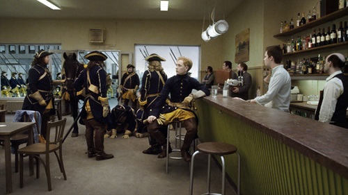 Un pigeon perché sur une branche philosophait sur l'existence