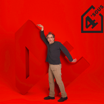 Une girafe et un pont